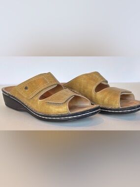 Finn Comfort Sandal Metallic Gold  Slip On Sandals. Size 8